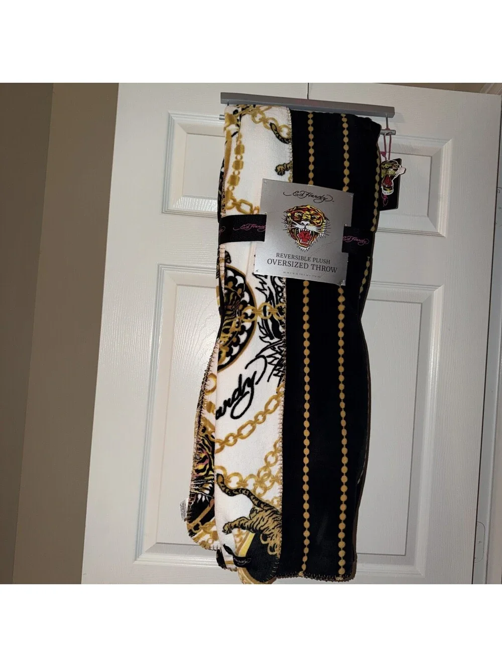 Ed Hardy Black Gold Reversible Tiger Chain 60x70 Plush Throw Blanket NWT